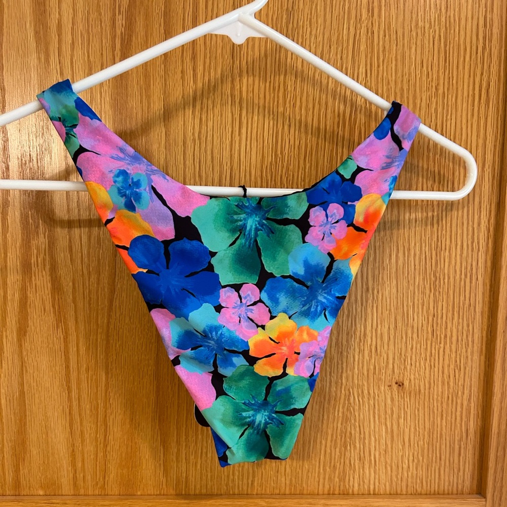 NWT Lulus Bikini Bottoms M - Picture 2 of 4